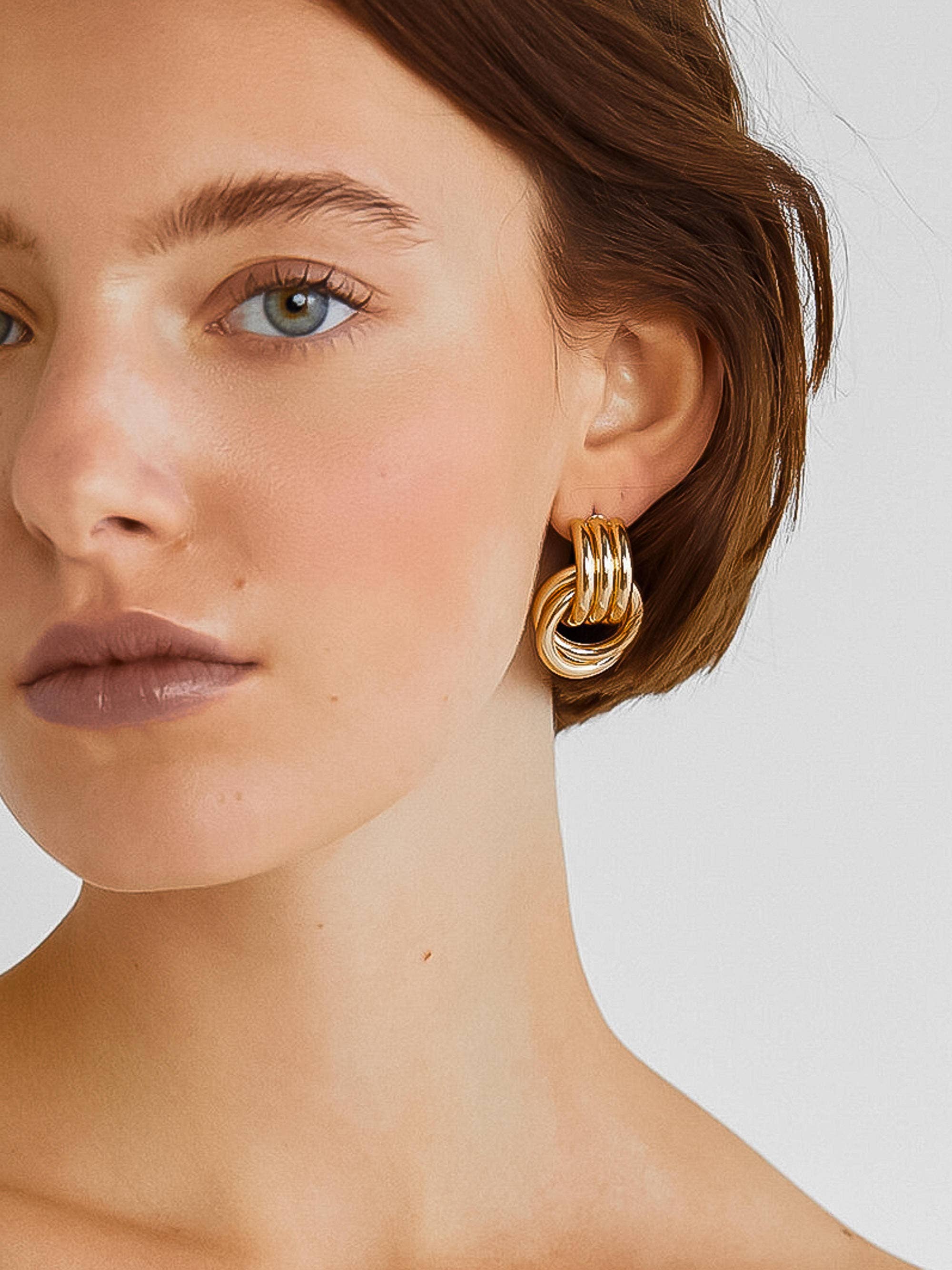 Wanda 18K Gold Non-Tarnish Classic Hoop Earring